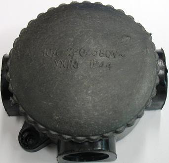 Коробка электромонтажная КЭМ 1-10-3   D72 мм IP44 открытой проводки 3-х рожковая (карболит)